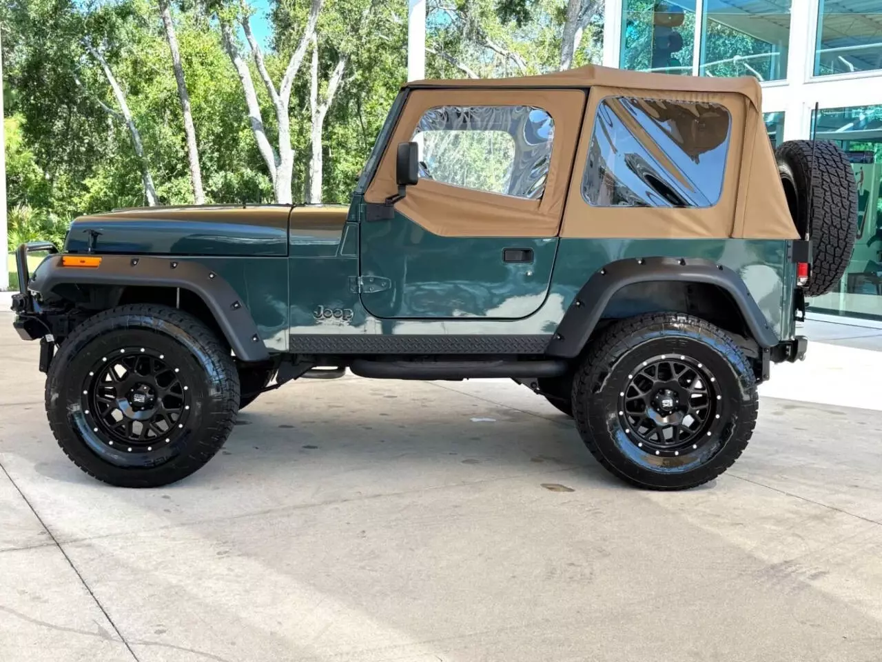 1993 Jeep Wrangler Sahara 2dr 4WD SUV - photo 8