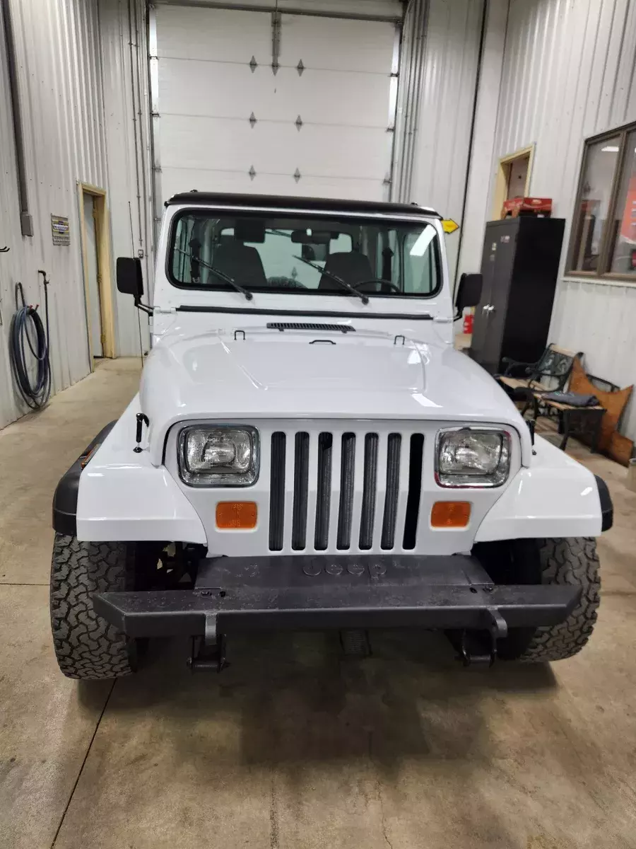 1993 Jeep Wrangler / Yj SUV White 1993 Jeep Wrangler