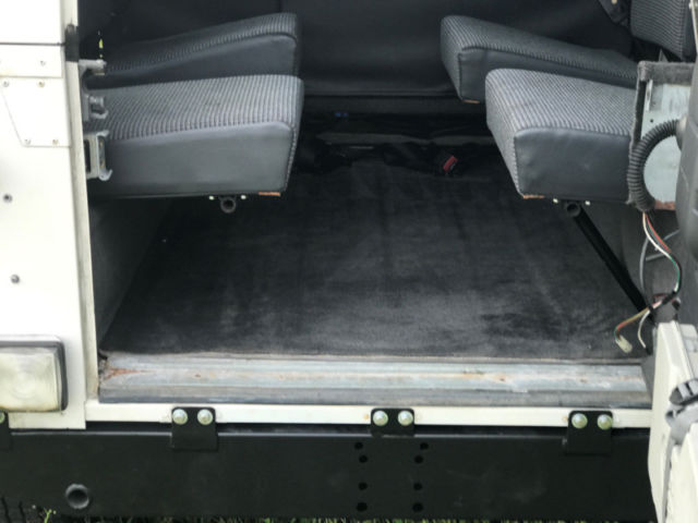 1993 Land Rover Defender Base Sport Utility 4-Door - photo 6