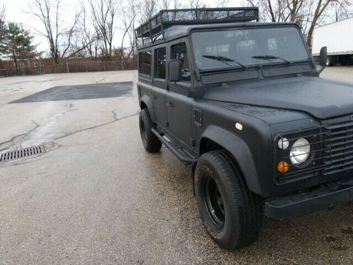 1993 Land Rover Defender 110 LHD 4x4 Black Roof Rack 1993 Land Rover Defender 110 4x4 LHD
