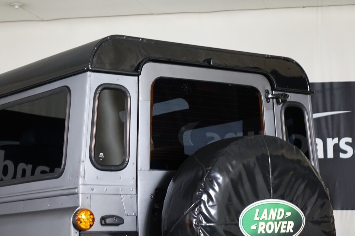1993 Land Rover Defender 110 - photo 11