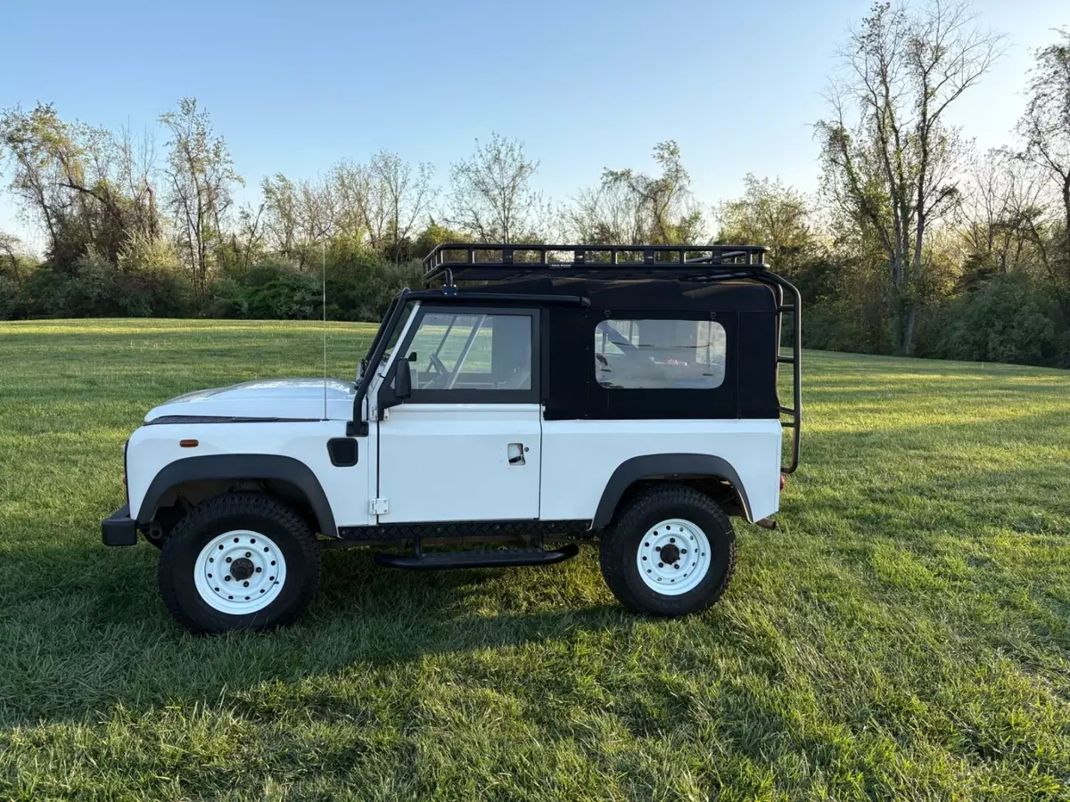 1993 Land Rover Defender 90 200tdi, R380stumpy, soft top, roof rack, LHD 1993 Land Rover Defender