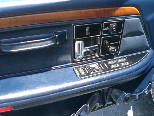 1993 Lincoln Continental Signature Series - photo 10