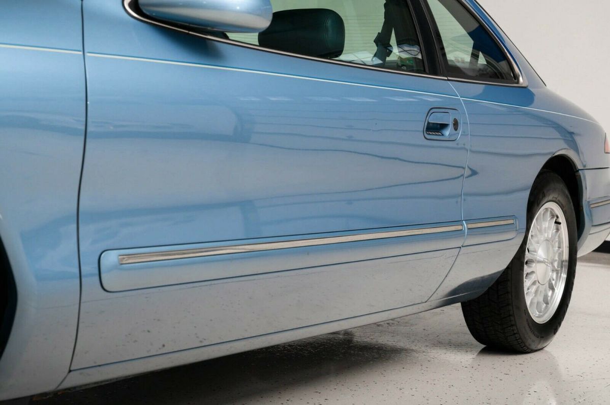 1993 Lincoln Mark Series - photo 2
