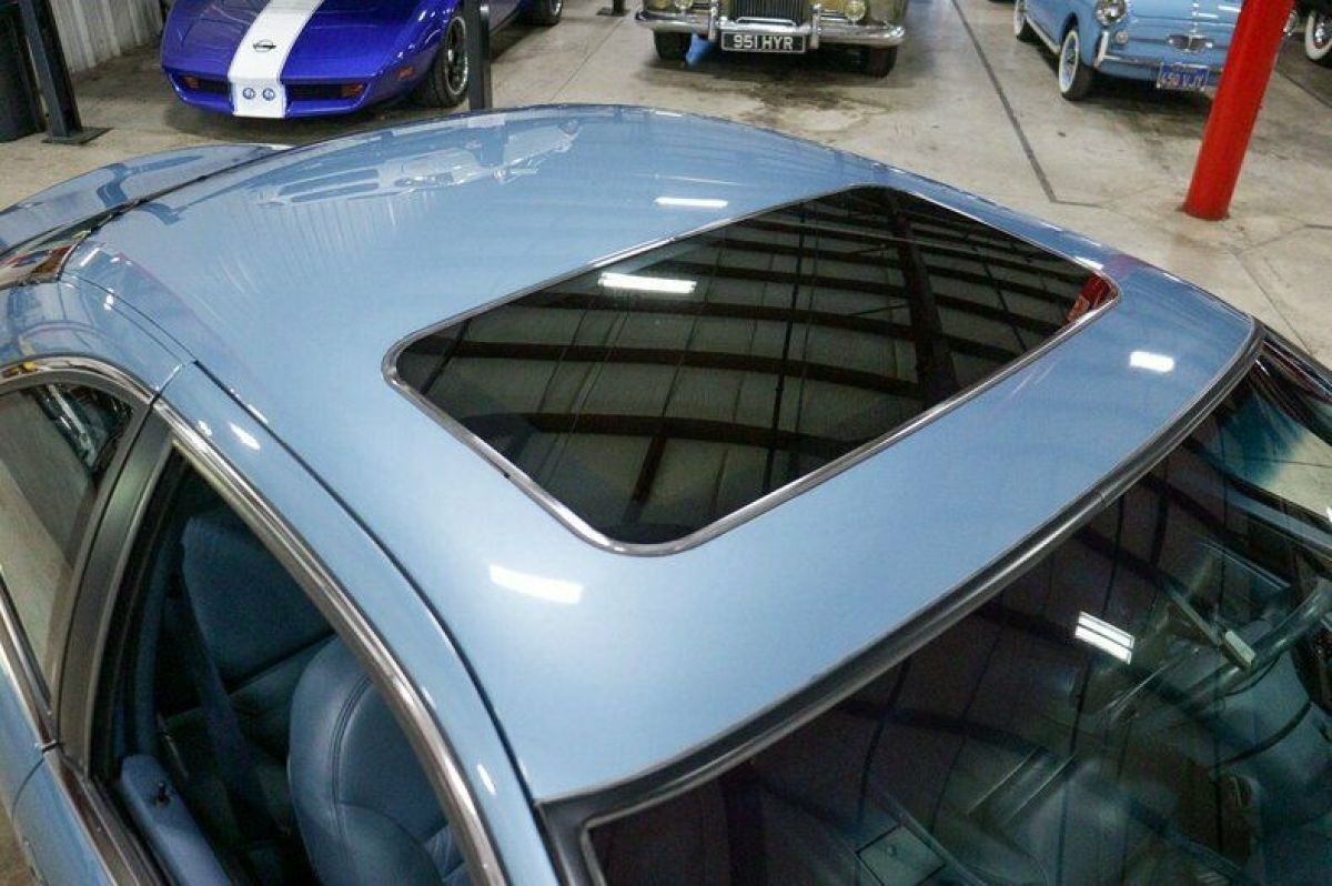 1993 Lincoln Mark Series - photo 10
