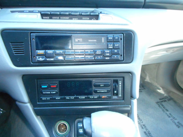 1993 Lincoln Mark Series Base Sedan 2-Door - photo 3