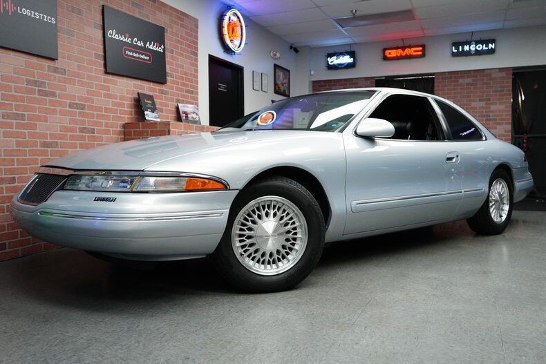 1993 Lincoln Mark Series Base 2dr Coupe - photo 2
