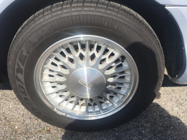 1993 Lincoln Mark VIII Base Sedan 2-Door - photo 9