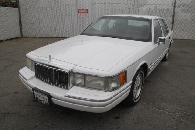 1993 Lincoln Town Car 119K Low Miles Automatic 8 Cylinder NO RESERVE 1993 Lincoln Town Car