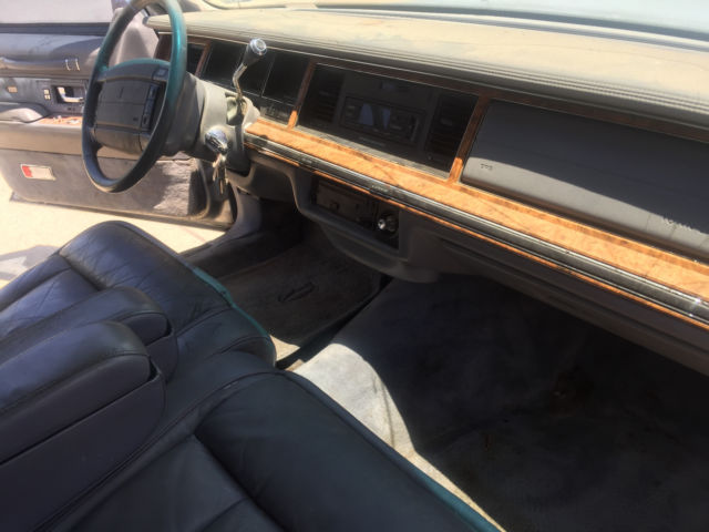 1993 Lincoln Town Car Cartier Sedan 4-Door - photo 5