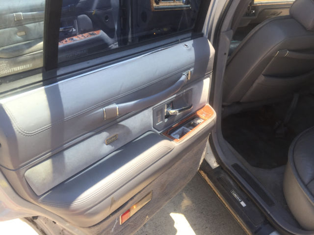 1993 Lincoln Town Car Cartier Sedan 4-Door - photo 8