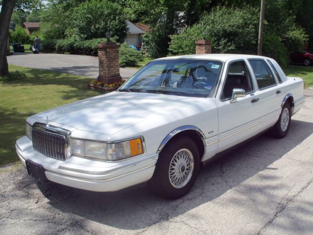 1993 Lincoln Town Car Executive Sedan 4-Door 4.6L 1993 Lincoln Town Car