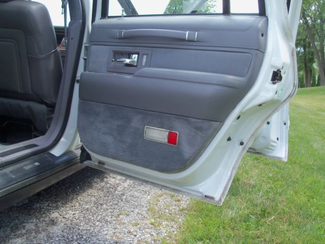 1993 Lincoln Town Car - photo 10