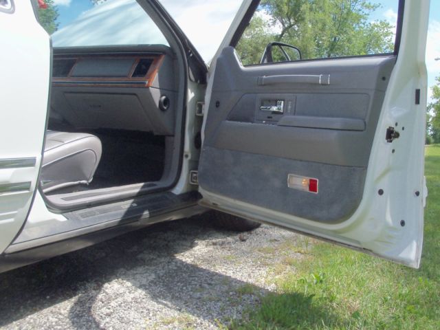 1993 Lincoln Town Car - photo 9