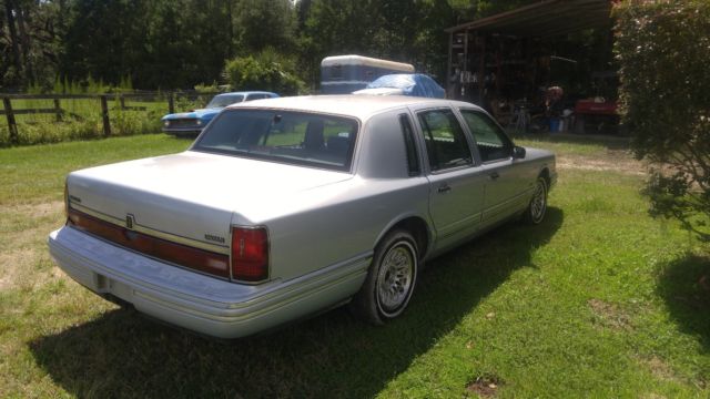 1993 Lincoln Town Car Executive Series - photo 5