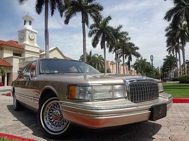 1993 Lincoln Town Car 4dr Sedan Ex