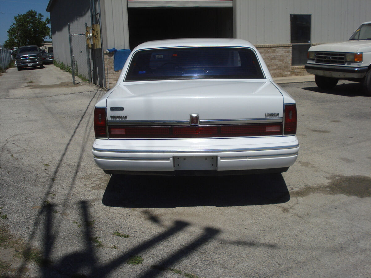 1993 Lincoln Town Car - photo 7