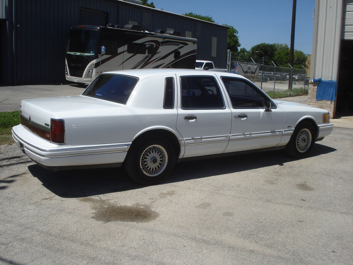 1993 Lincoln Town Car - photo 8