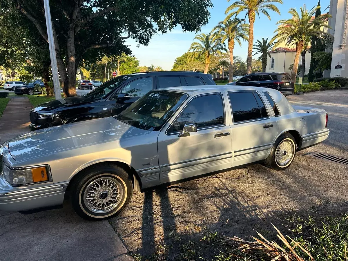 1993 Lincoln Town Car Grey RWD Automatic EXECUTIVE 1993 Lincoln Town Car EXECUTIVE