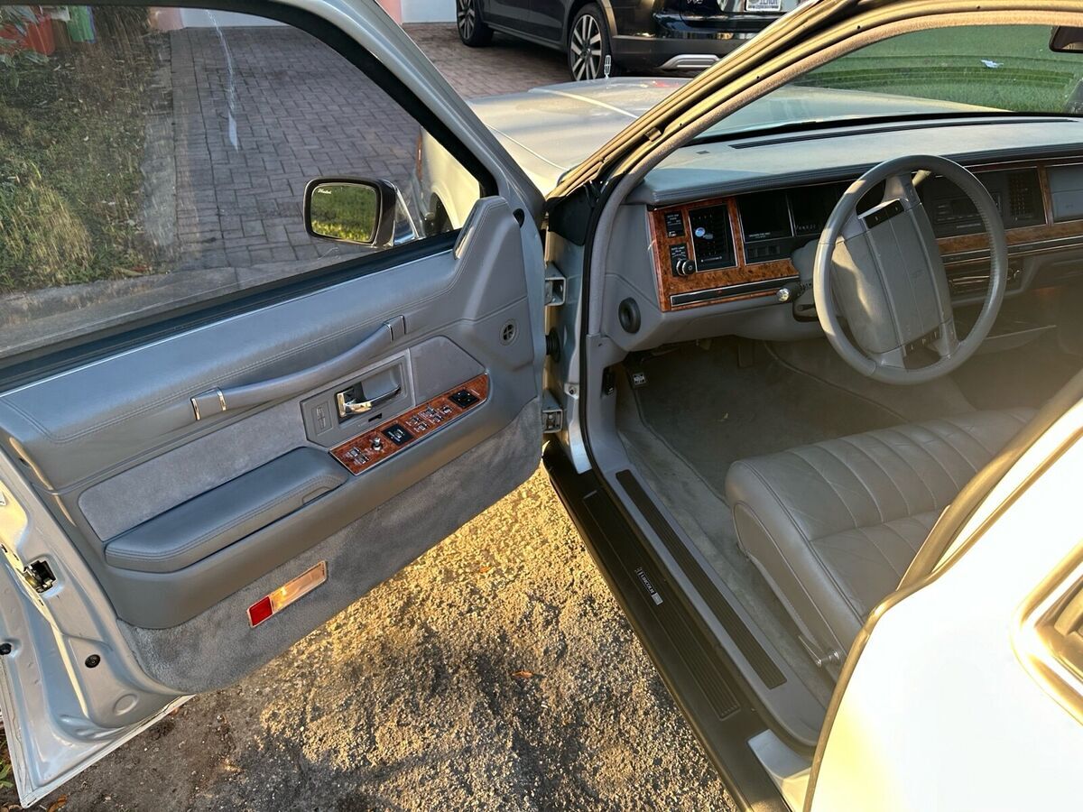 1993 Lincoln Town Car EXECUTIVE - photo 13
