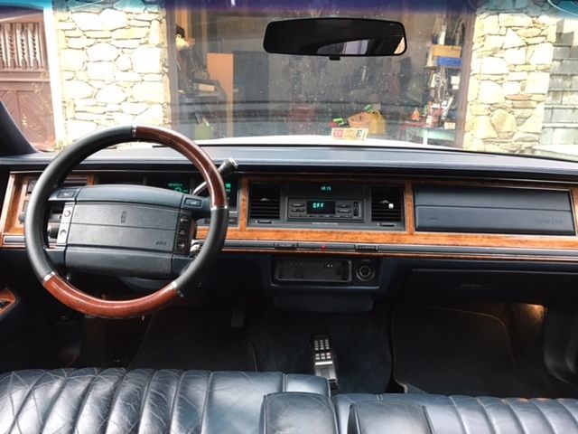 1993 Lincoln Town Car SEDAN 4 DOOR - photo 3