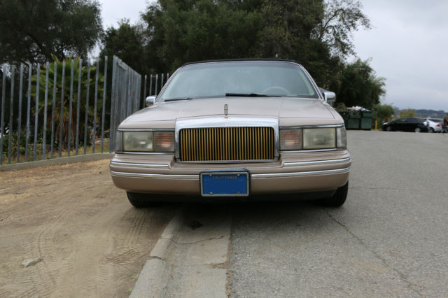 1993 Lincoln Town Car - photo 2