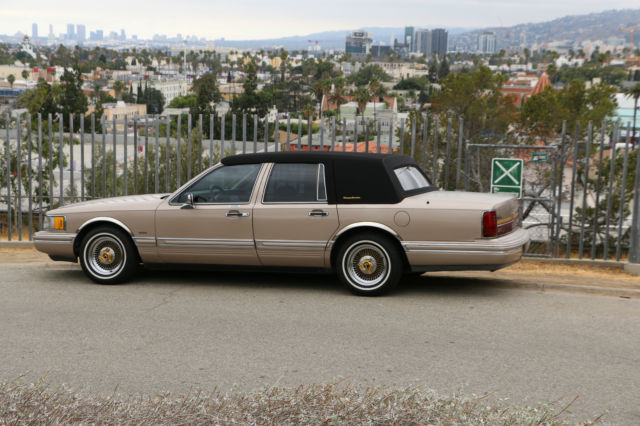 1993 Lincoln Town Car - photo 7