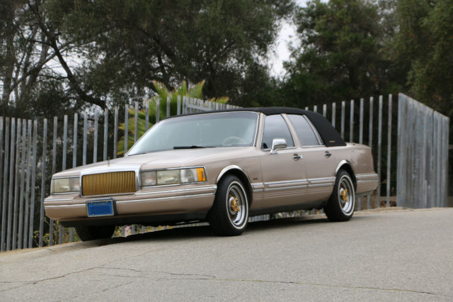 1993 Lincoln Town Car - photo 8