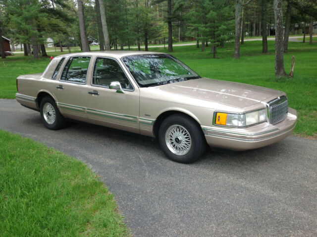 1993 Lincoln Town Car Signature 1993 Lincoln Town Car