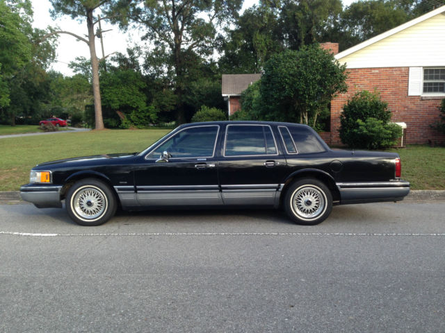 1993 Lincoln Town Car Signature Sedan 4-Door 4.6L 1993 Lincoln Town Car