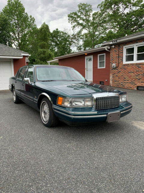 1993 Lincoln Town Car Signature Series - photo 2