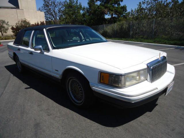 1993 Lincoln Town Car - photo 2