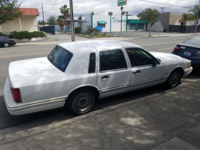 1993 Lincoln Town Car smog/registered 2017. All receipts! clean interior/title! 1993 Lincoln Town Car blue upholstery and wood trim
