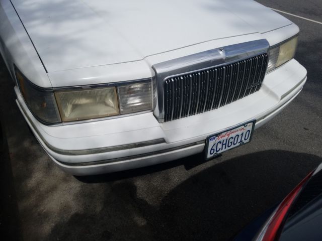 1993 Lincoln Town Car blue upholstery and wood trim - photo 2