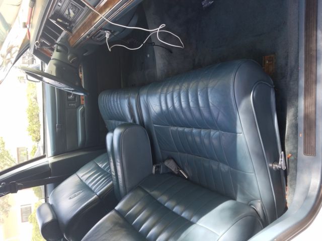 1993 Lincoln Town Car blue upholstery and wood trim - photo 4