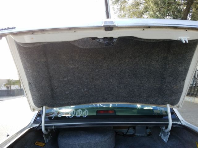 1993 Lincoln Town Car blue upholstery and wood trim - photo 8