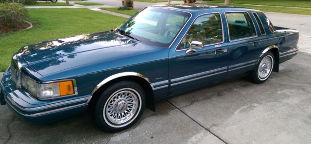 1993 Lincoln Town Car - Stunning - Beautiful Cond - Rare & Stunning Aquamarine 1993 Lincoln Town Car Signature