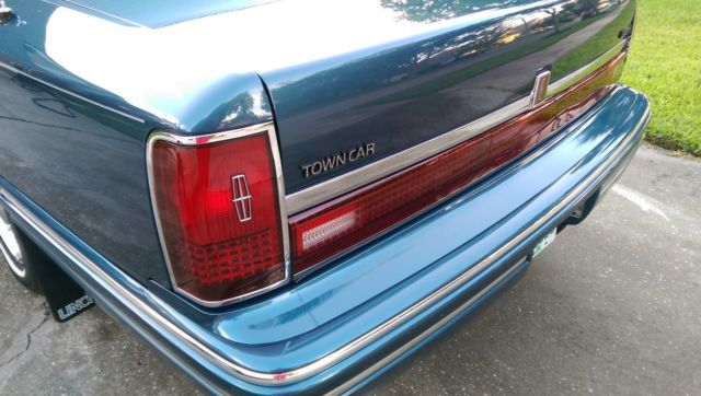 1993 Lincoln Town Car Signature - photo 4