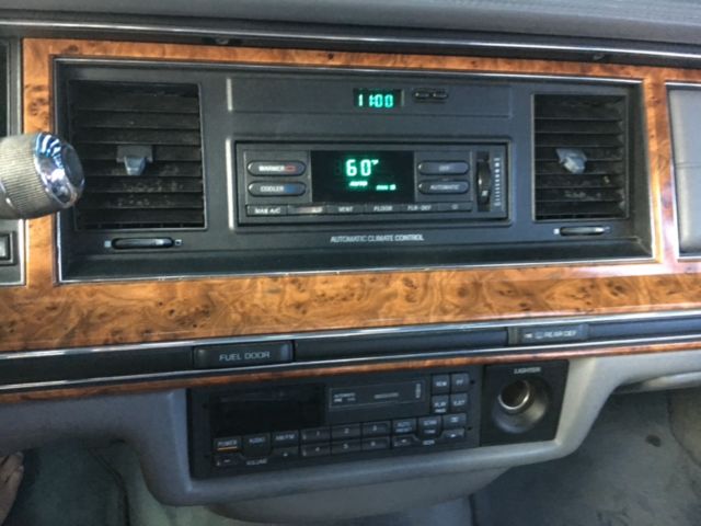 1993 Lincoln Town Car Cartier - photo 10