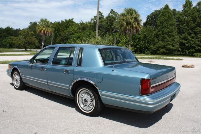 1993 Lincoln Town Car EXECUTIVE IMMACULATE FLORIDA NO RESERVE!! - photo 5