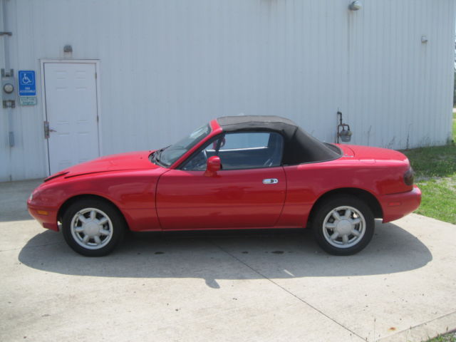 1993 Mazda Miata Base Convertible 2-Door 1.6L 1993 Mazda MX-5 Miata