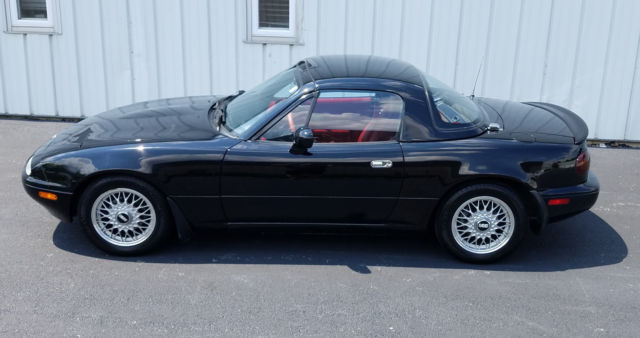 1993 Mazda MX-5 Miata LE Convertible 2-Door - photo 2