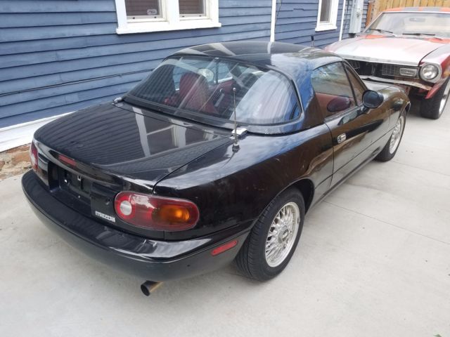 1993 Mazda MX-5 Miata LE Convertible 2-Door - photo 2