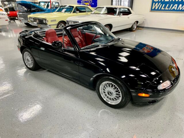 1993 Mazda Miata MX-5 - Limited Edition -ONLY 9K ORIGINAL MILES - Black on Red 1993 Mazda MX-5 Miata