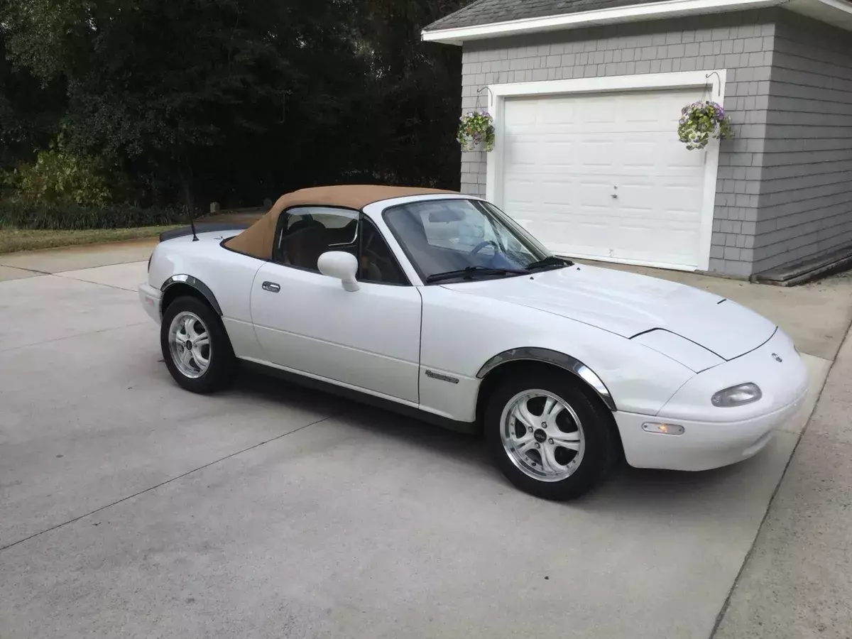 1993 Mazda Mx-5 Miata Convertible White 1993 Mazda MX-5 Miata