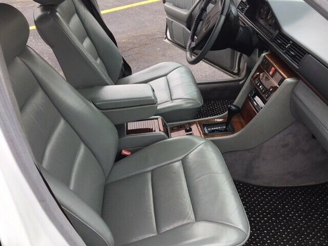 1993 Mercedes-Benz 300-Series grey leather - photo 4