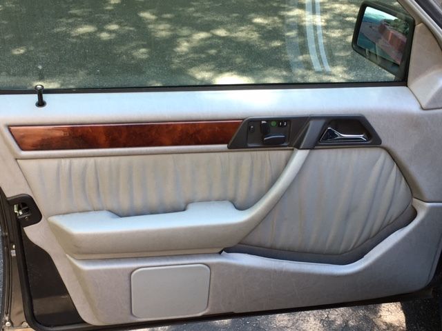 1993 Mercedes-Benz 400-Series - photo 10