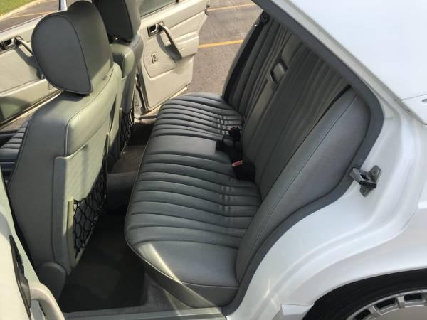 1993 Mercedes-Benz 190-Series 2.6 Sedan 4-Door - photo 3