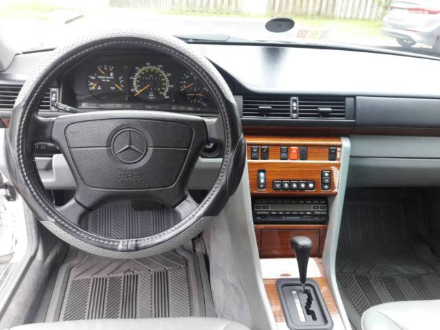 1993 Mercedes-Benz 300-Series Luxury - photo 6
