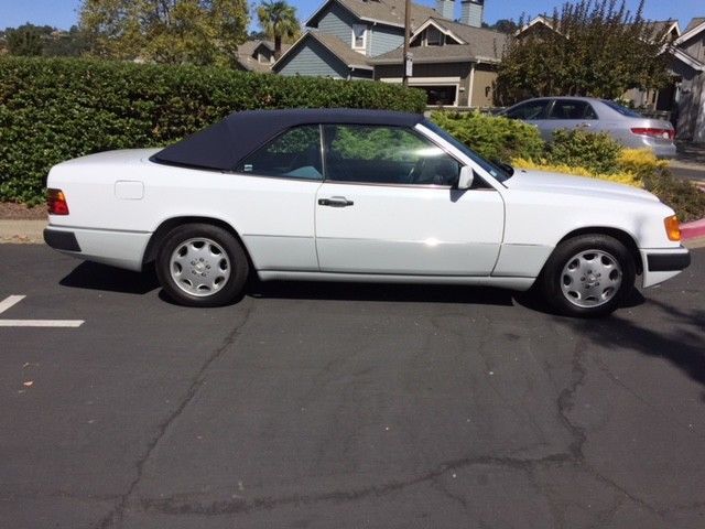 1993 Mercedes-Benz 300-Series 300 SE Convertible 1993 Mercedes-Benz 300-Series 300CE Cabriolet